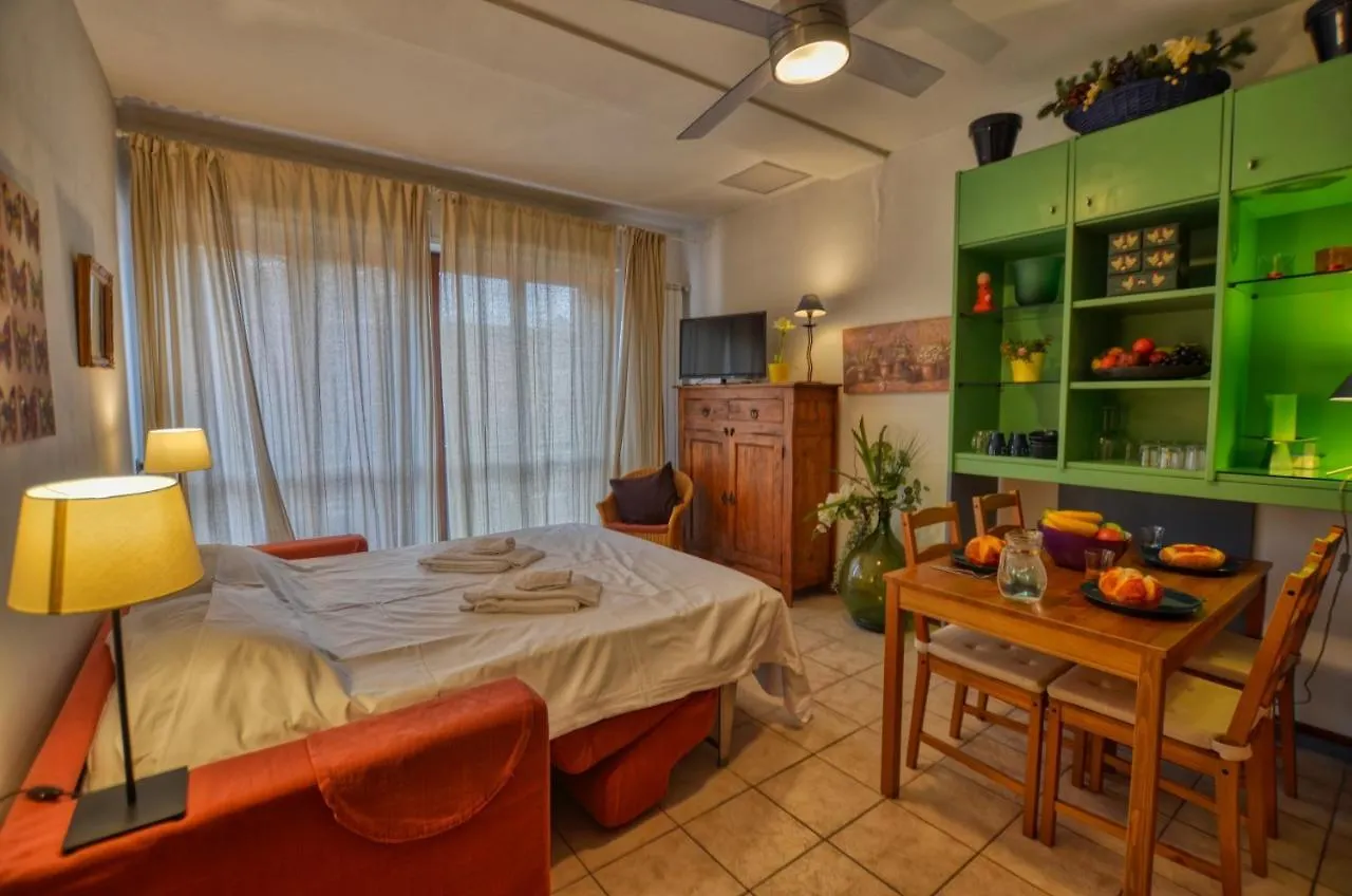 Ferienwohnung Cipresso 20 - 21 am Wasser Acquaseria Italien